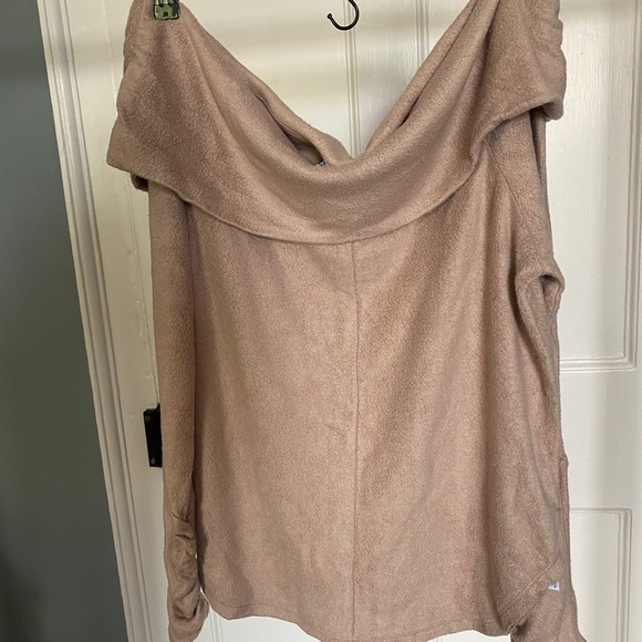 Free People - Cozy off shoulder cabin top - Picture 2 of 4